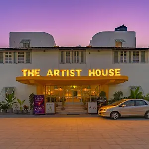 3* Hotel The Artist House